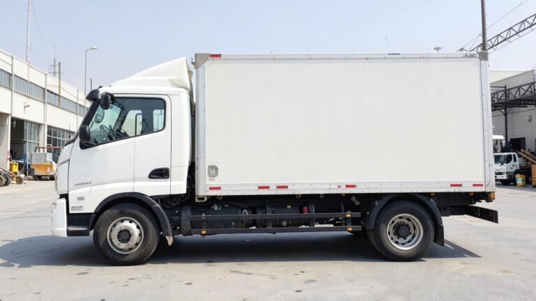 5-tonne box truck side profile, showing the full length of the box body