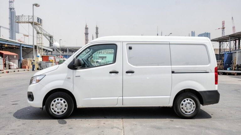 Nissan Urvan panel van side profile, showing the full length of the load bay